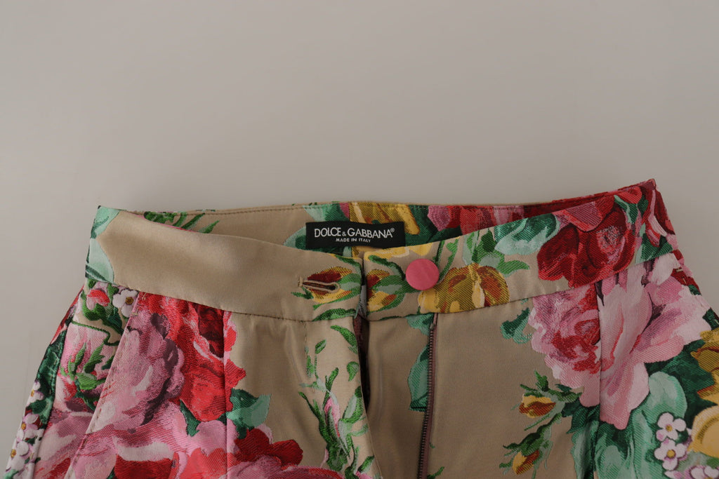 Robe beige à fleurs et pantalon taille haute Dolce & Gabbana, tenue formelle élégante avec détails floraux et coupe sophistiquée.