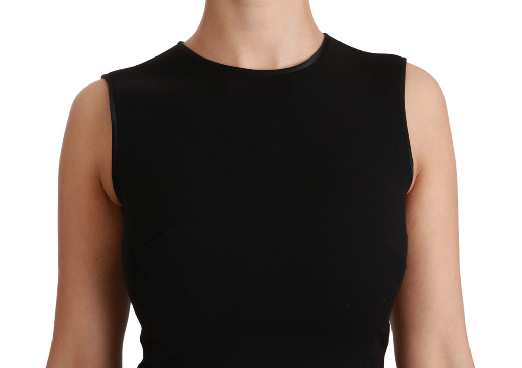 Robe droite en laine stretch noire Dolce & Gabbana, coupe évasée et ajustée, portée sur une mannequin.