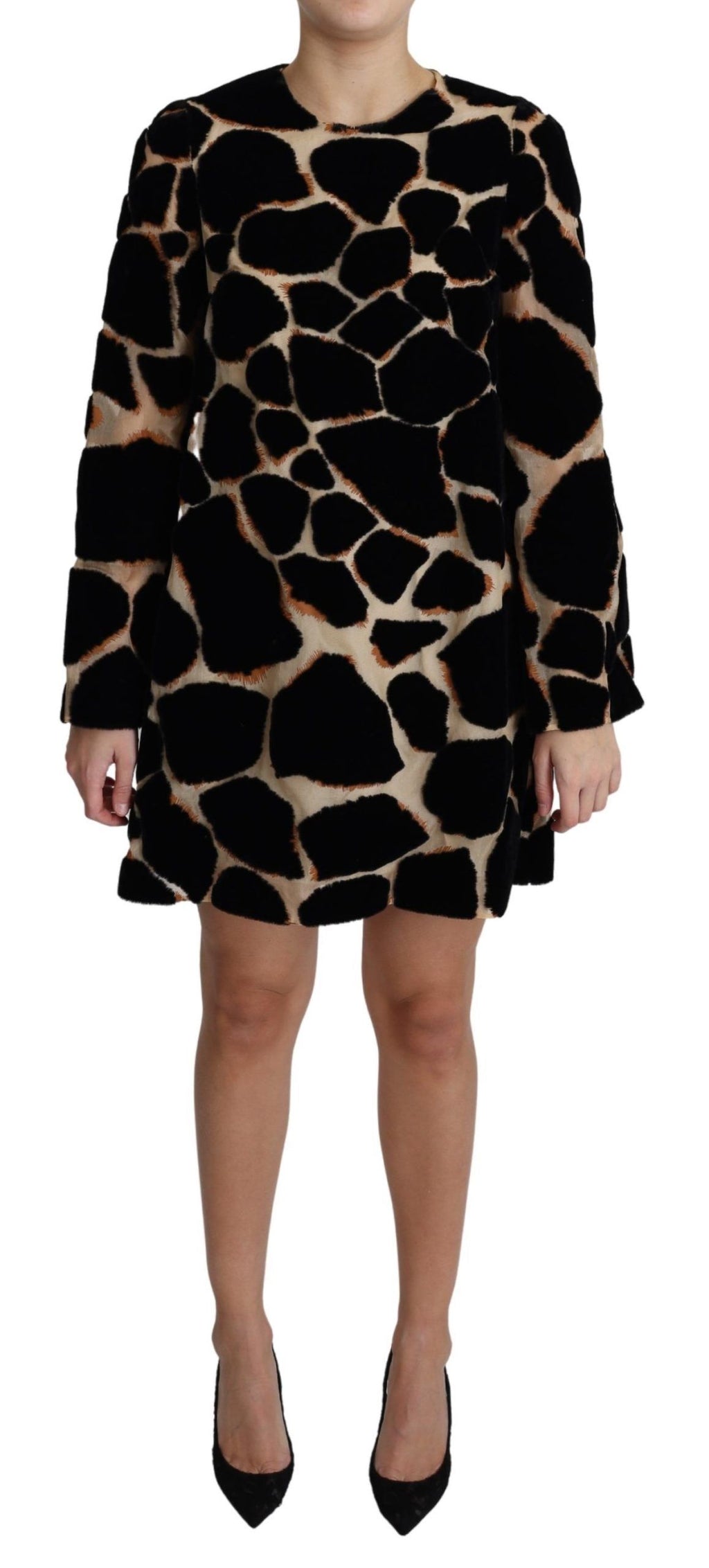Robe courte noire Dolce & Gabbana à imprimé girafe, style shift, en tissu léger, portée élégante et moderne.