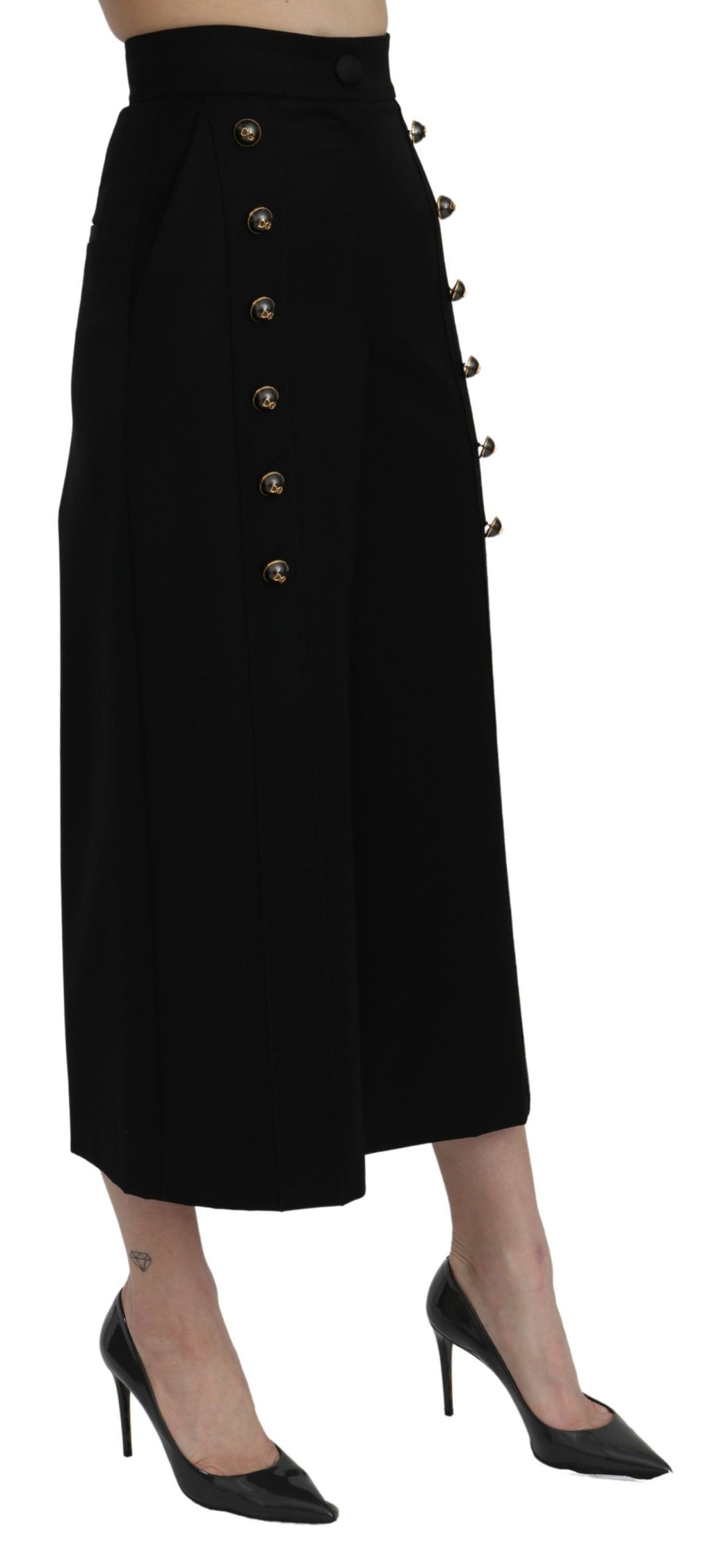 Pantalon noir Dolce & Gabbana à taille haute, coupe large et raccourcie, en tissu fluide et élégant.