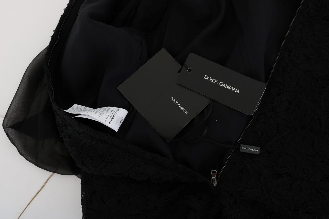 Robe trapèze noire en dentelle avec cœur rouge Dolce & Gabbana, élégante et féminine, vue de face sur fond blanc.