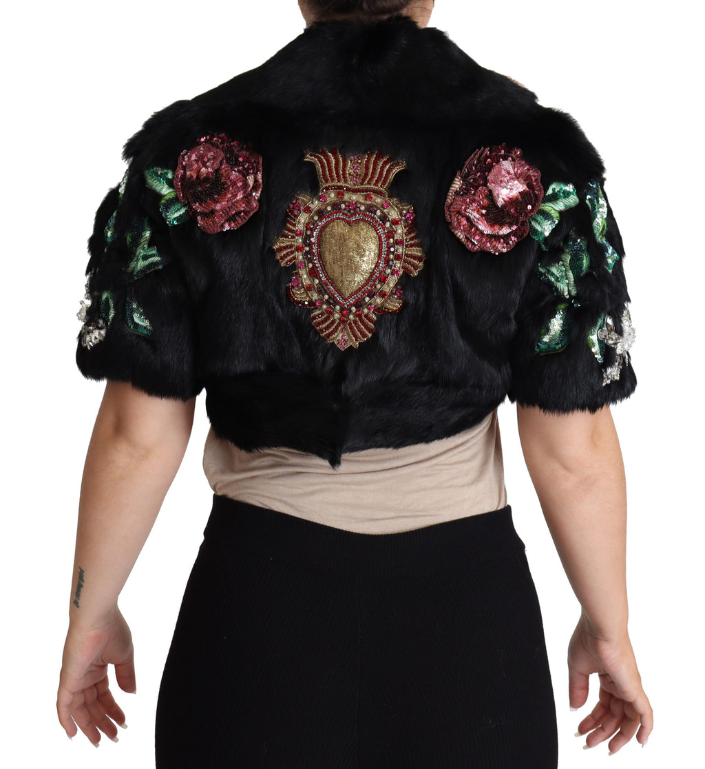 Manteau noir en fourrure de lapin avec cristaux et sequins de Dolce & Gabbana, détails élégants et sophistiqués visible sur l'image.