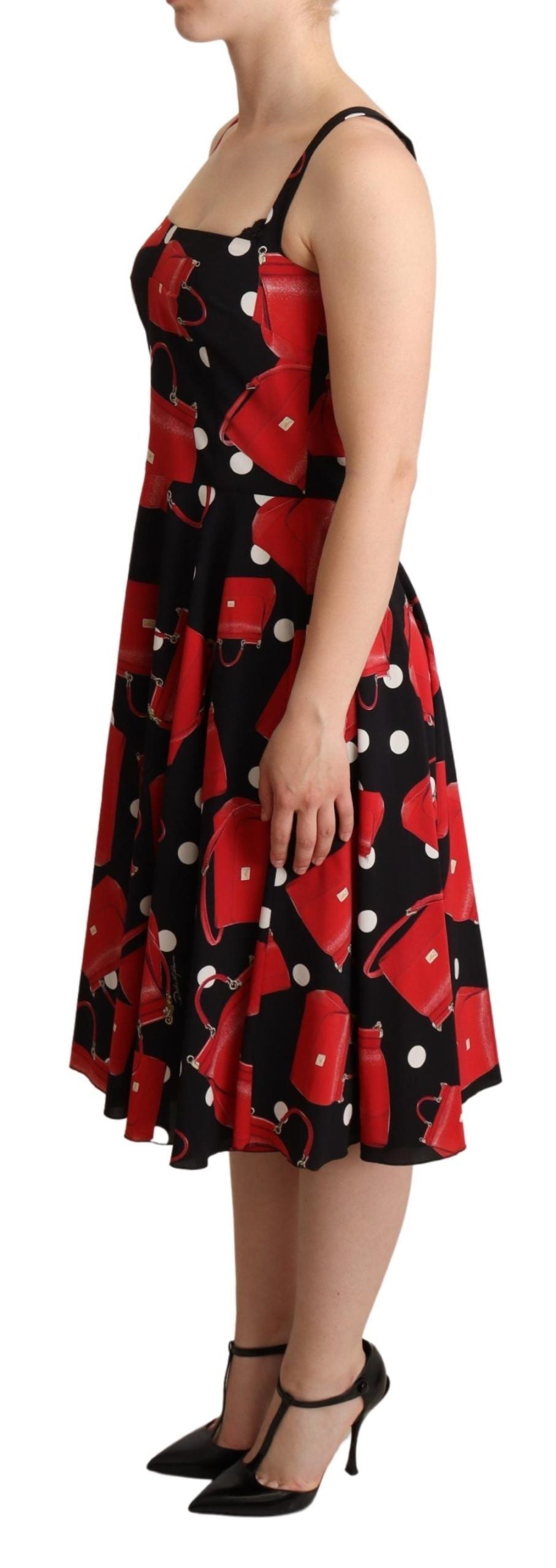 Robe mi-longue A-line Dolce & Gabbana à imprimé rouge et noir, style élégant avec motif de sac, tissu fluide.
