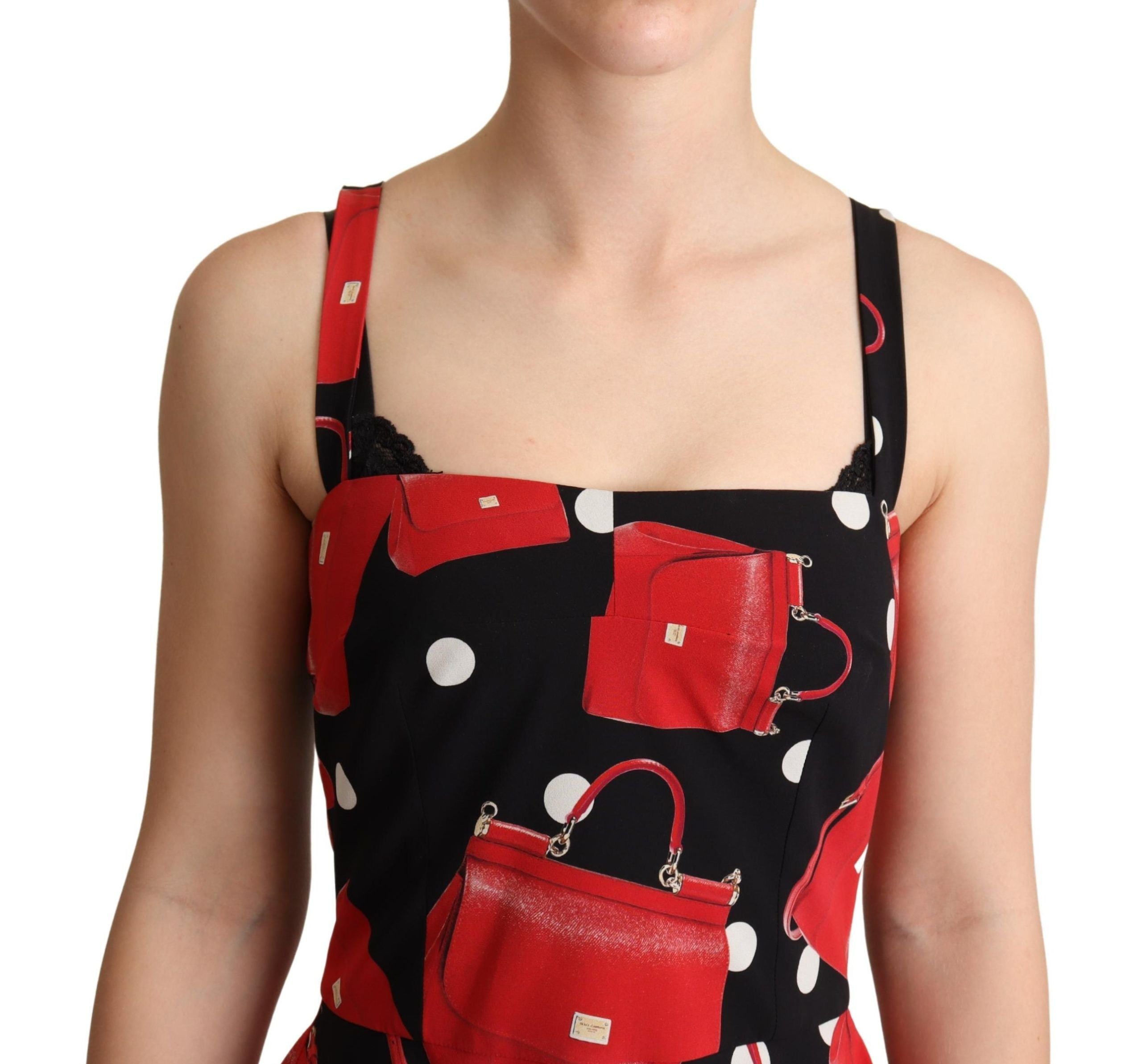 Robe mi-longue Dolce & Gabbana à imprimé sac noir et rouge, coupe évasée et style élégant.