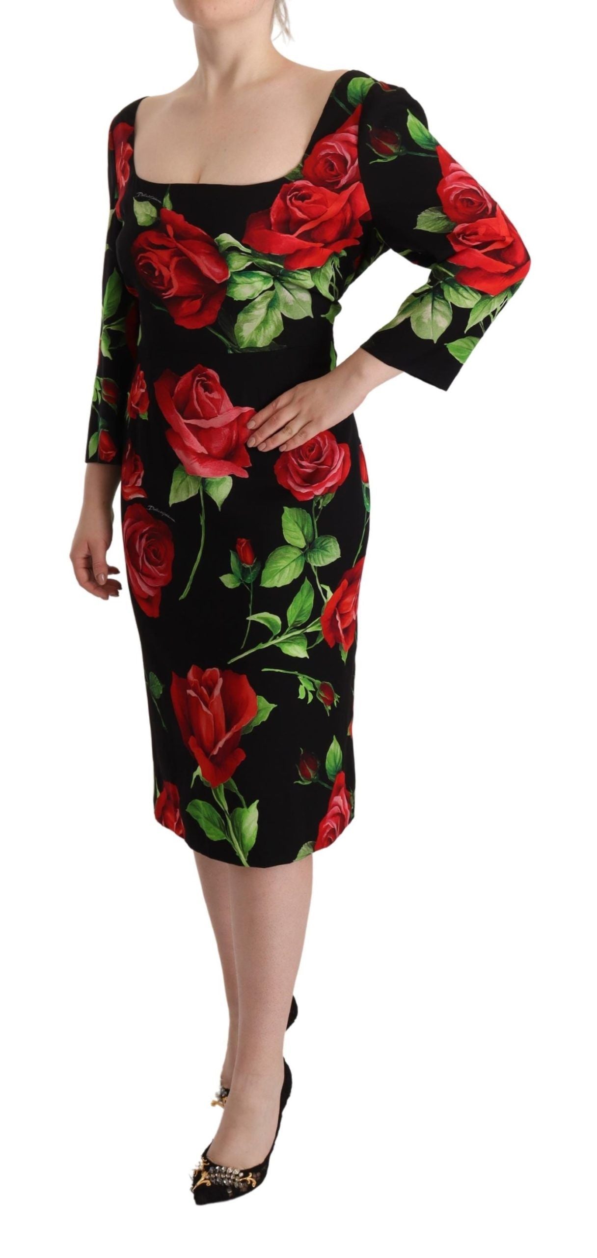 Robe en soie stretch noire et rouge à roses de Dolce & Gabbana, coupe ajustée et élégante, pour femme.