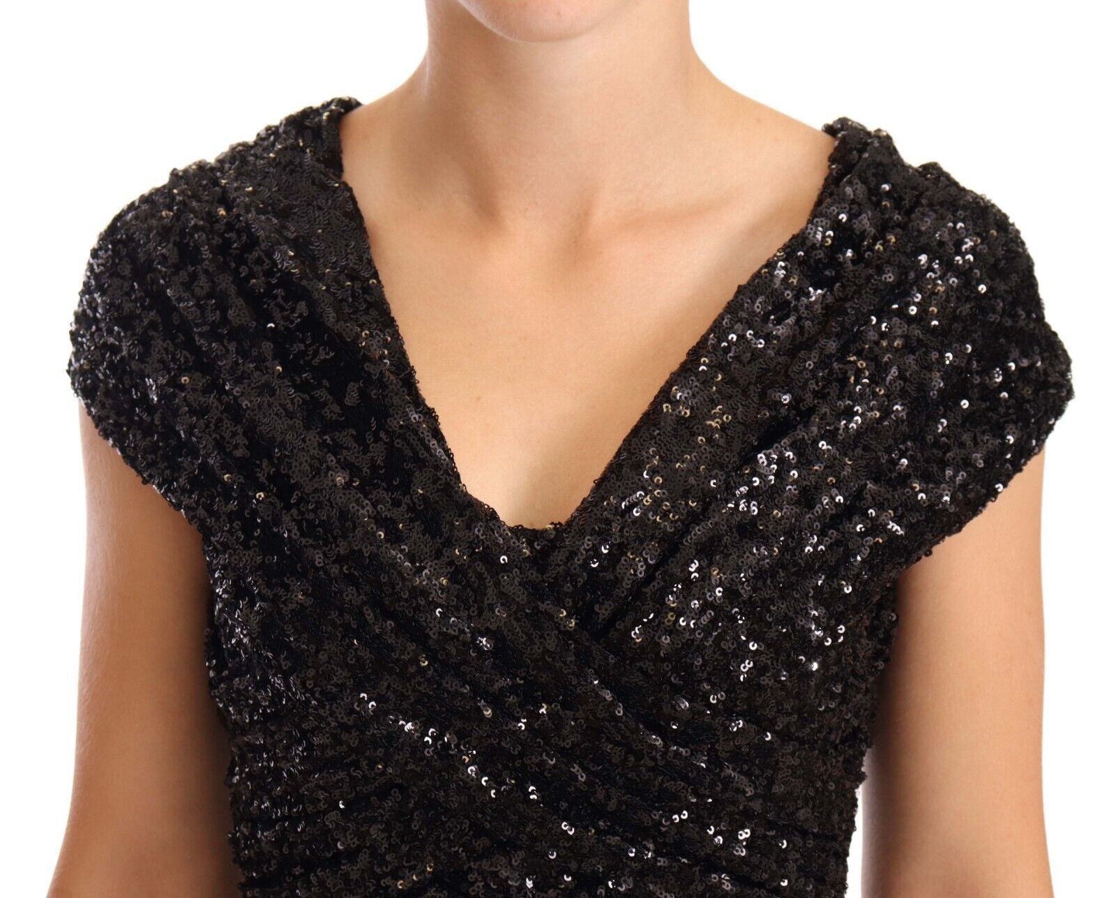 Robe longue noire Dolce & Gabbana à sequins, épaules dénudées et style élégant, vue de face sur mannequin.