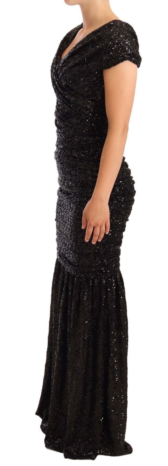 Robe longue noire Dolce & Gabbana en sequins avec épaules dénudées, style élégant et sophistiqué pour soirée.