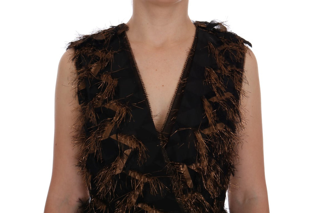 Robe noire en soie Dolce & Gabbana avec franges marron, coupe en ligne A, élégante et fluide, portée avec style.
