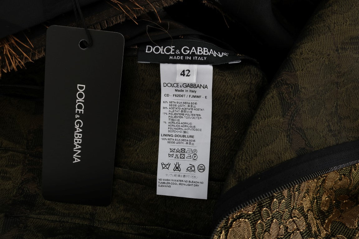 Robe en soie noire de Dolce & Gabbana avec franges brunes et coupe en ligne A, visible en détail sur l'image.