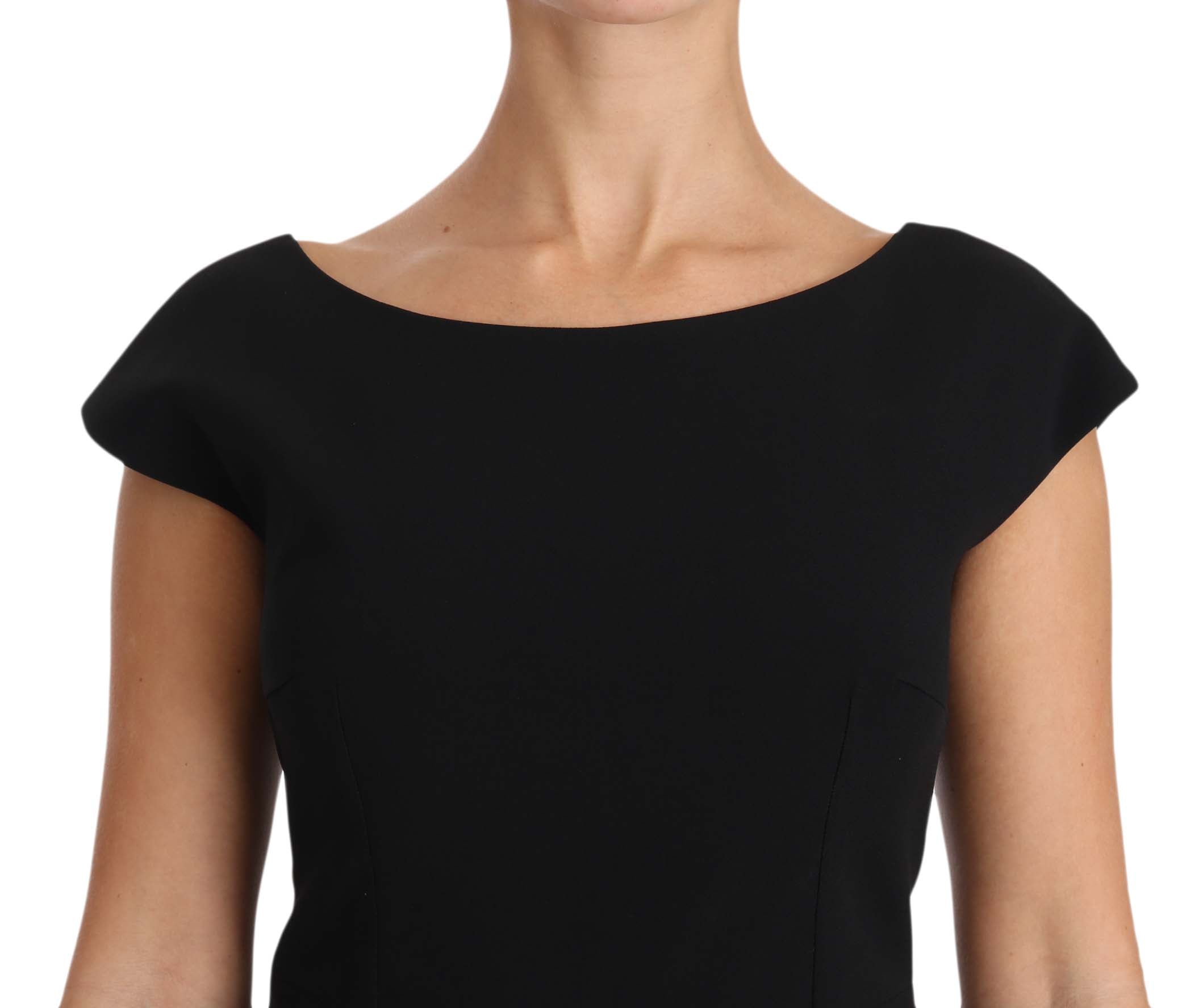 Robe longue noire Dolce & Gabbana en tissu extensible, coupe évasée et ajustée, élégante silhouette maxi.