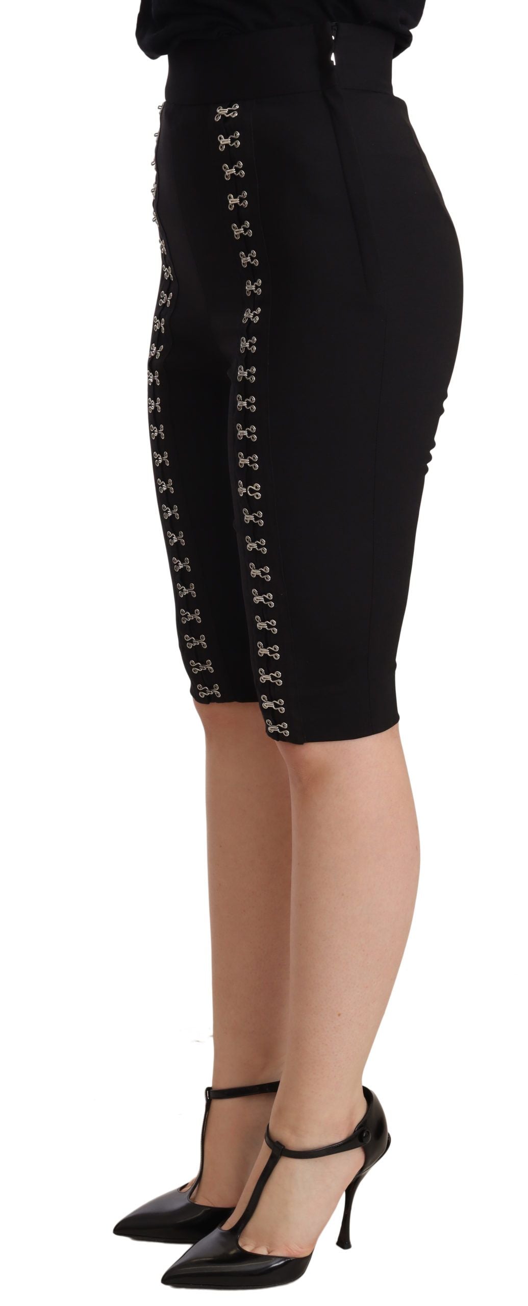 Shorts en laine noire Dolce & Gabbana, coupe slim, taille haute et ajustée, style élégant et moderne.