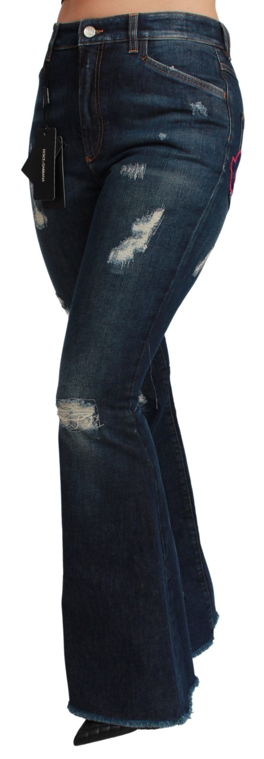 Jeans flare en denim bleu en coton stretch de Dolce & Gabbana, vue de face, détails de la coupe et de la texture du tissu.
