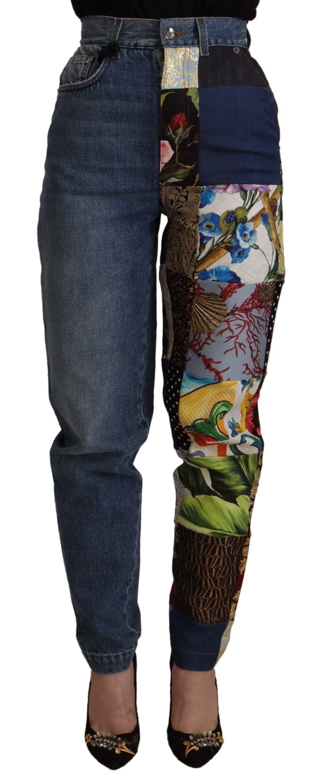 Pantalons Dolce & Gabbana en jean bleu jacquard à taille haute avec motif majolique, mode élégante et sophistiquée.