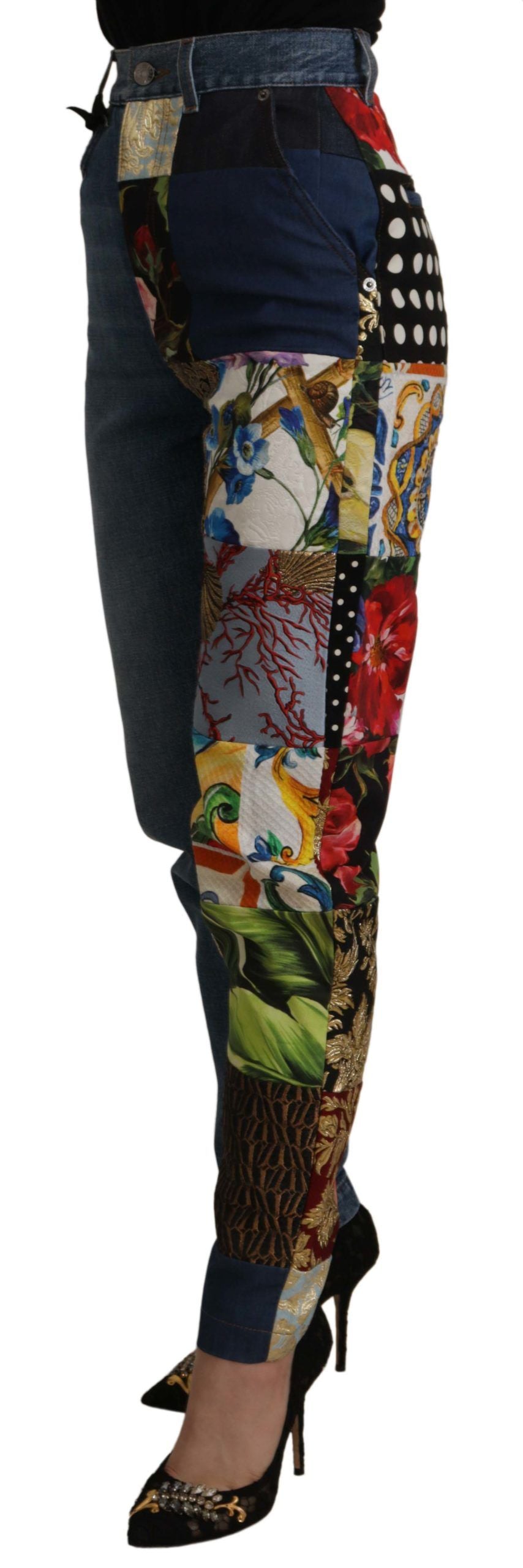 Pantalons Dolce & Gabbana en jean bleu jacquard à taille haute avec motif majolique, style élégant et moderne.
