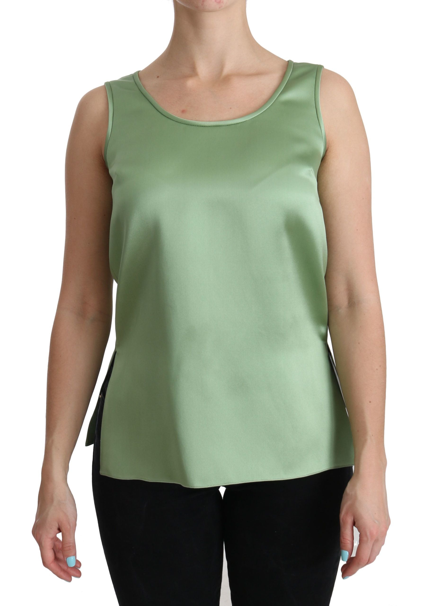 Haut sans manches en soie verte de Dolce & Gabbana, blouse élégante et légère, vue de face sur fond blanc.