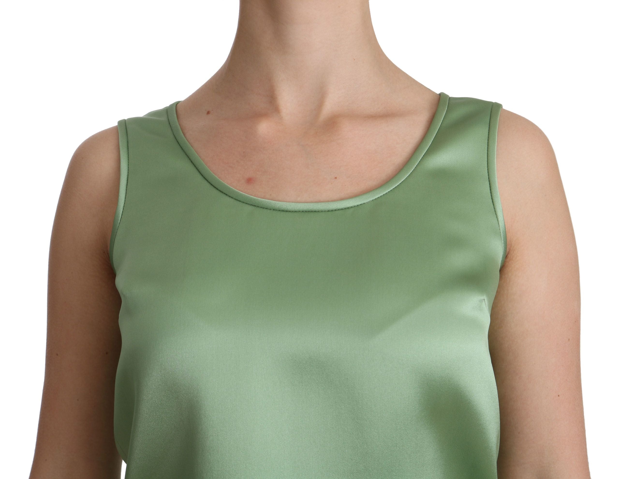 Haut sans manches en soie verte de Dolce & Gabbana, blouse élégante et légère, tissu fluide et finition soignée.