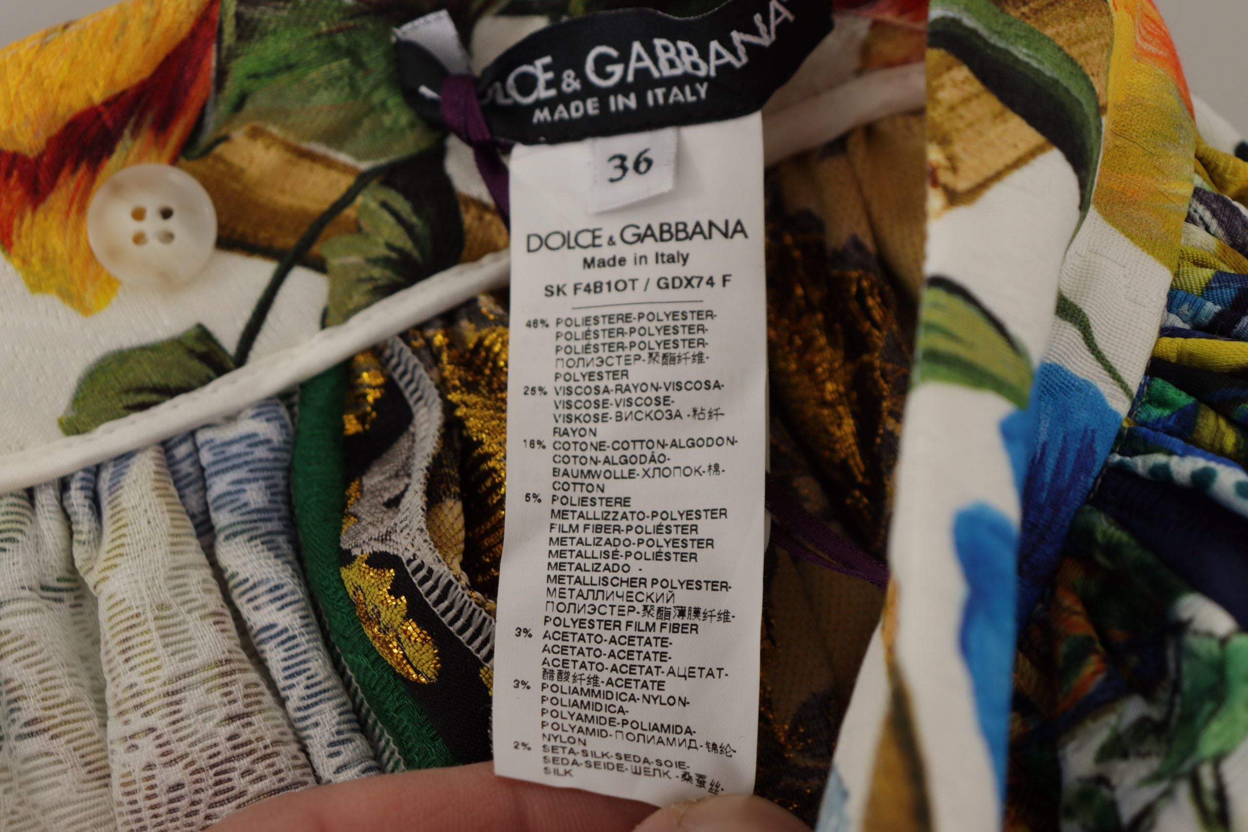 Jupe longue maxi Dolce & Gabbana à patchwork multicolore, motif Sicily, style chic et élégant, tissu léger et fluide.