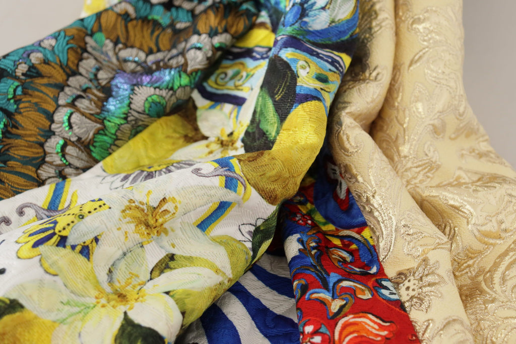 Jupe longue maxi à patchwork multicolore Dolce & Gabbana Sicily, style élégant avec motifs colorés et détails sophistiqués.