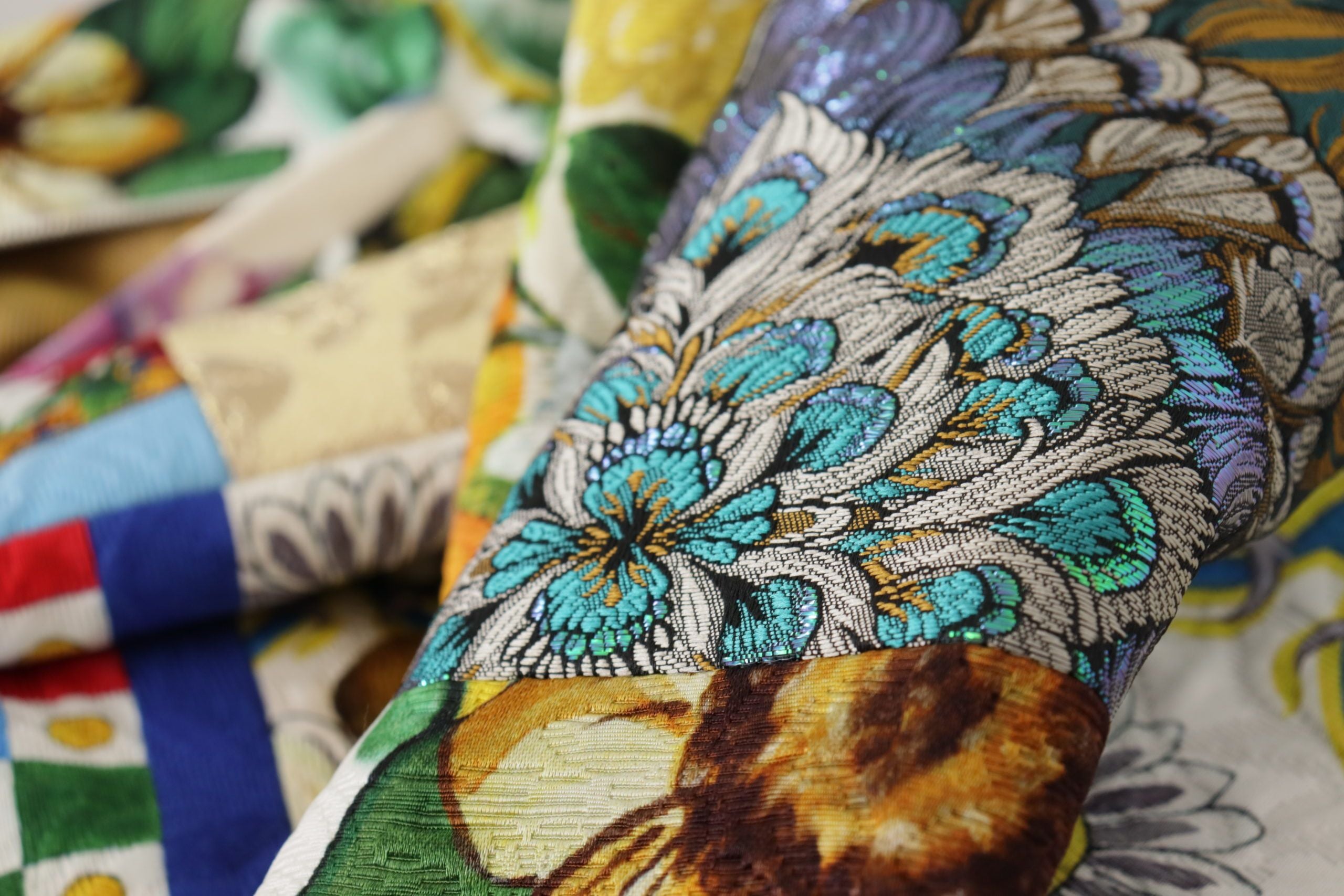 Jupe longue maxi Dolce & Gabbana Sicily à patchwork multicolore, motif coloré et élégant, en tissu léger.