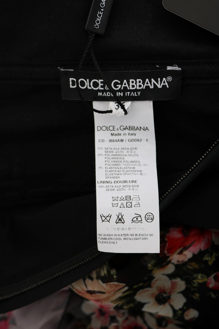 Robe longue fluide en soie à fleurs multicolores de Dolce & Gabbana, coupe shift, style élégant et sophistiqué.