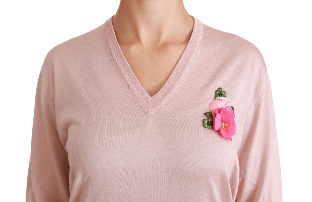 Pull en soie Dolce & Gabbana rose avec broderies florales et embellissements, pull-over élégant et féminin.