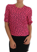 Chemisier en soie rose à pois Dolce & Gabbana, élégant haut avec motif à pois, manches longues et col classique.