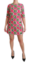 Robe Dolce & Gabbana en soie rose, coupe shift, style cupcake, ajustée et élégante, vue de face sur mannequin.