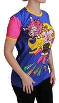 T-shirt en coton violet Dolce & Gabbana PIG SUPERGIRL avec imprimé graphique, porté par un mannequin.