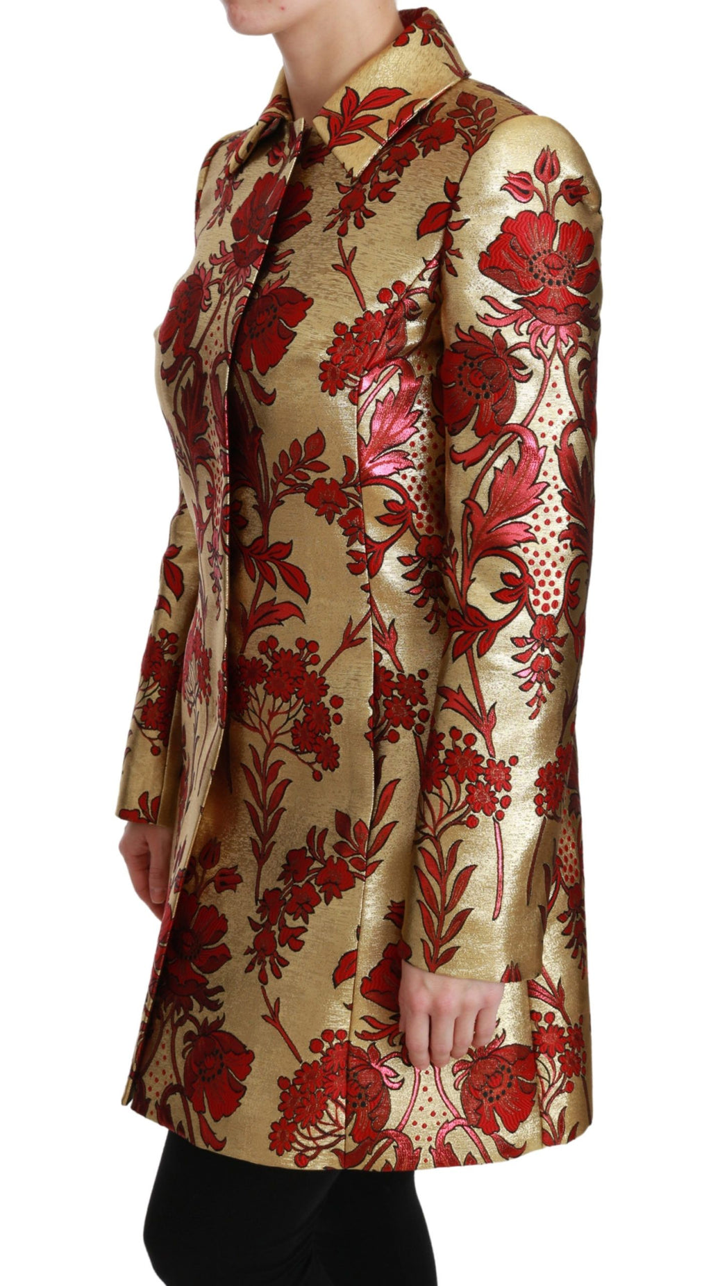 Cape cape Dolce & Gabbana en brocart floral rouge et or, veste élégante avec détails ornés et finition raffinée.