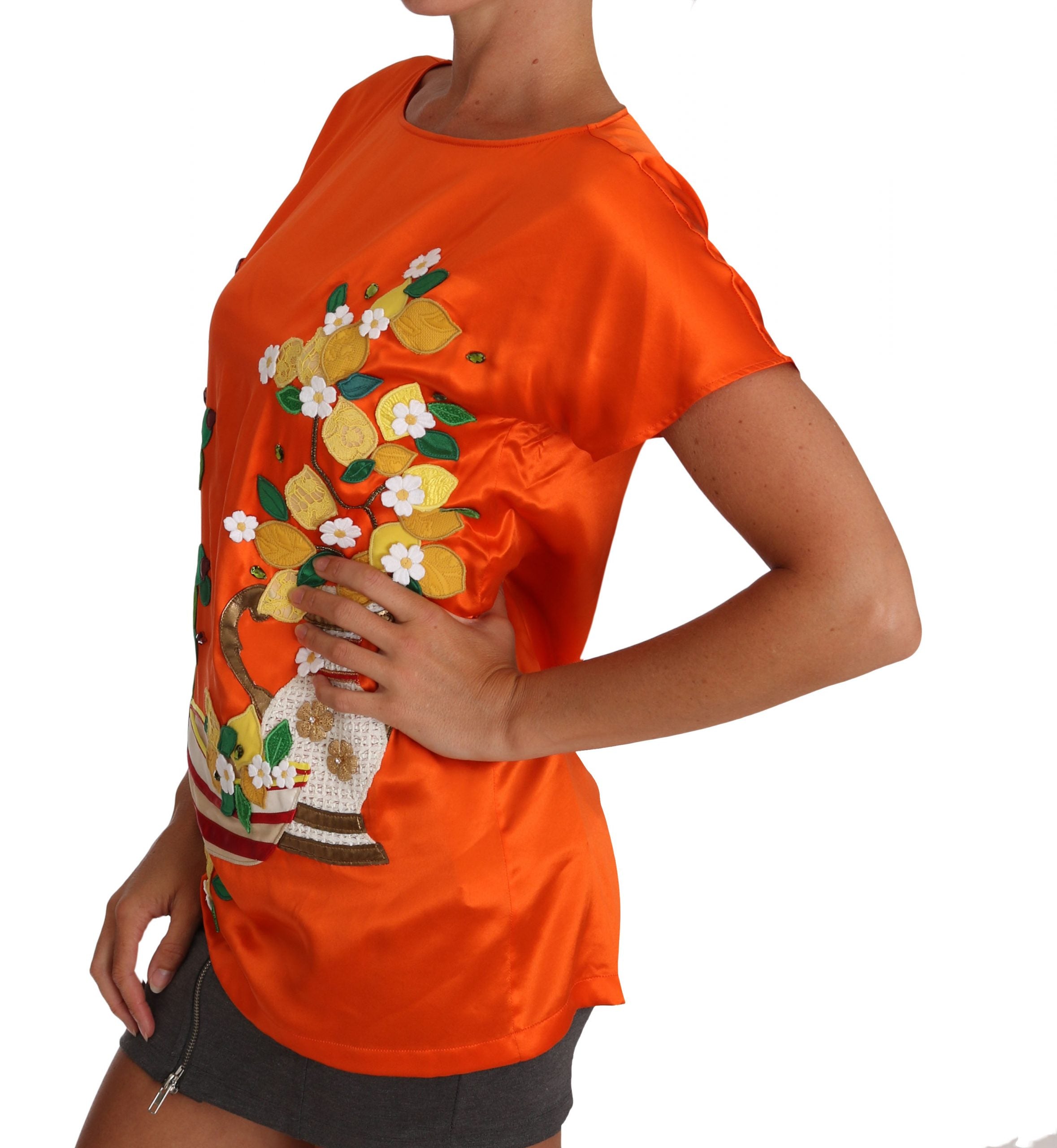 T-shirt en soie orange avec motif citron et cristaux de Dolce & Gabbana, style élégant et coloré, vue de face.