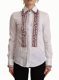 Chemise blanche en coton avec manches longues, dentelle et col à volants, par Dolce & Gabbana.