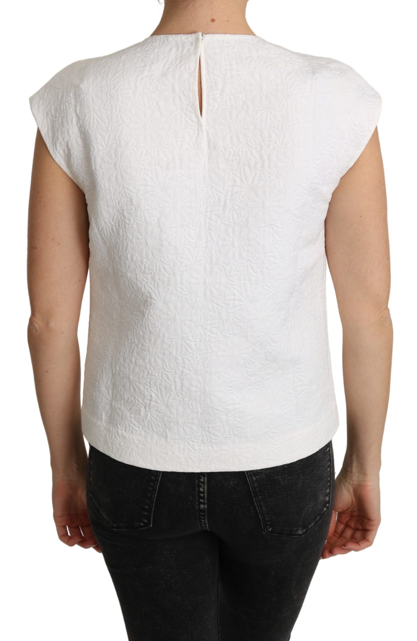 Chemisier en brocart floral blanc Dolce & Gabbana en coton avec détails élégants, porté sur un mannequin.