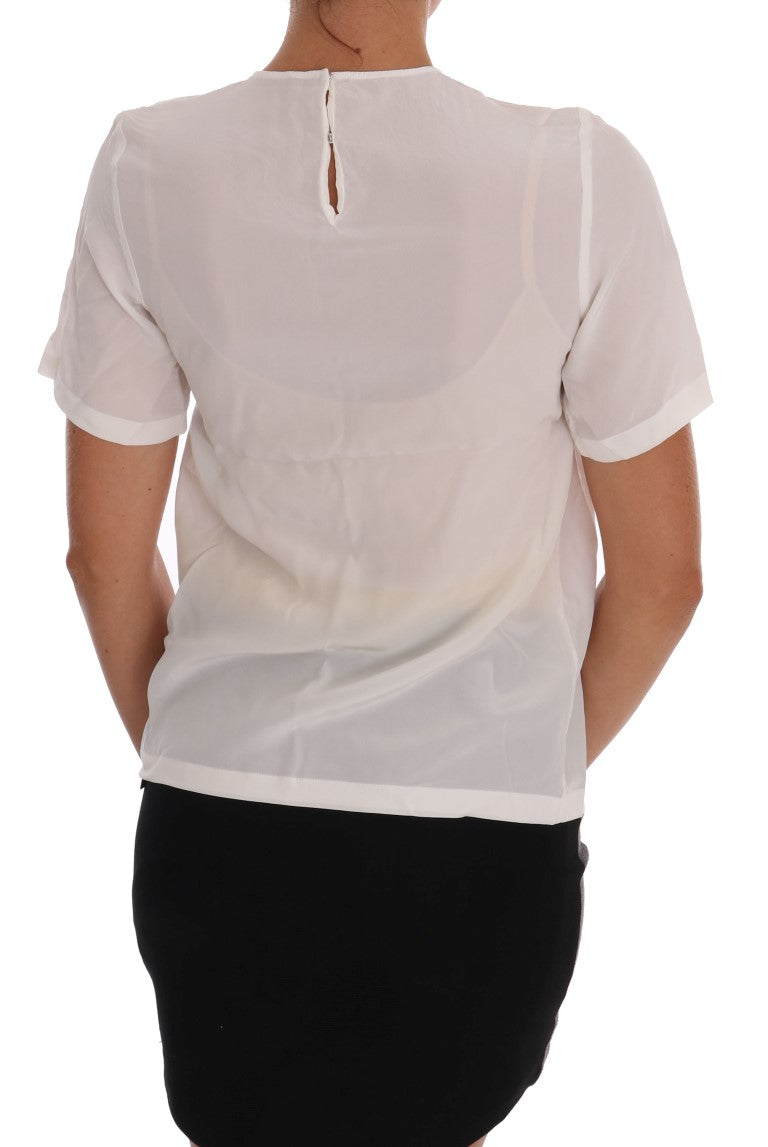 Blouse en soie blanche Dolce & Gabbana ITALIA IS LOVE, style élégant et chic, avec logo Dolce & Gabbana visible sur le devant.