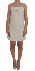 Robe blanche en laine stretch Dolce & Gabbana, robe shift avec broche élégante, vue de face sur un fond neutre.