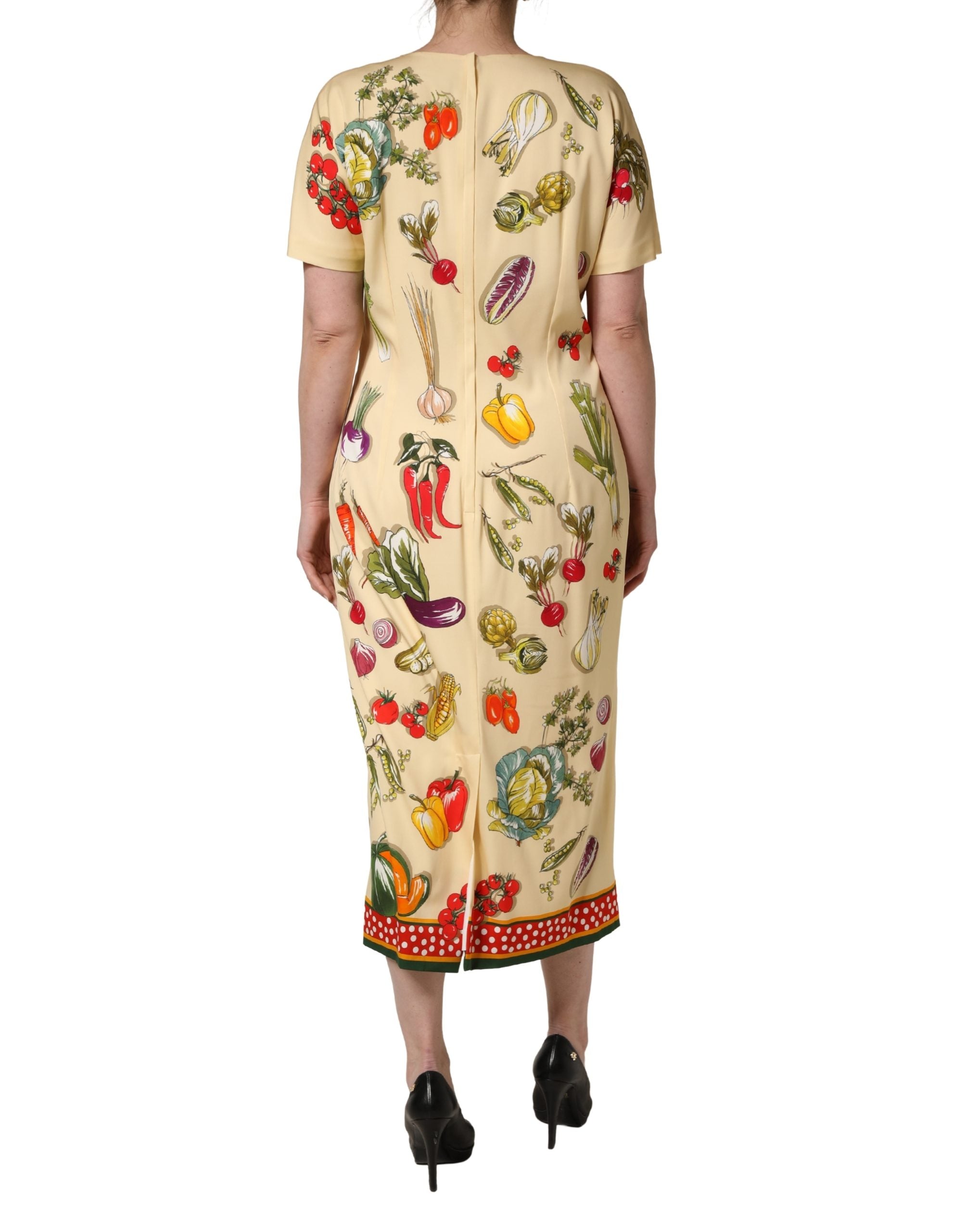 Robe midi en soie beige à pois fruités Dolce & Gabbana, coupe droite et élégante pour femme.