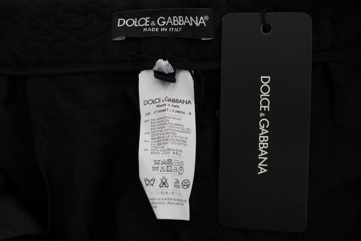 Shorts capri Dolce & Gabbana en brocart noir à taille haute, avec détails élégants et finition raffinée.