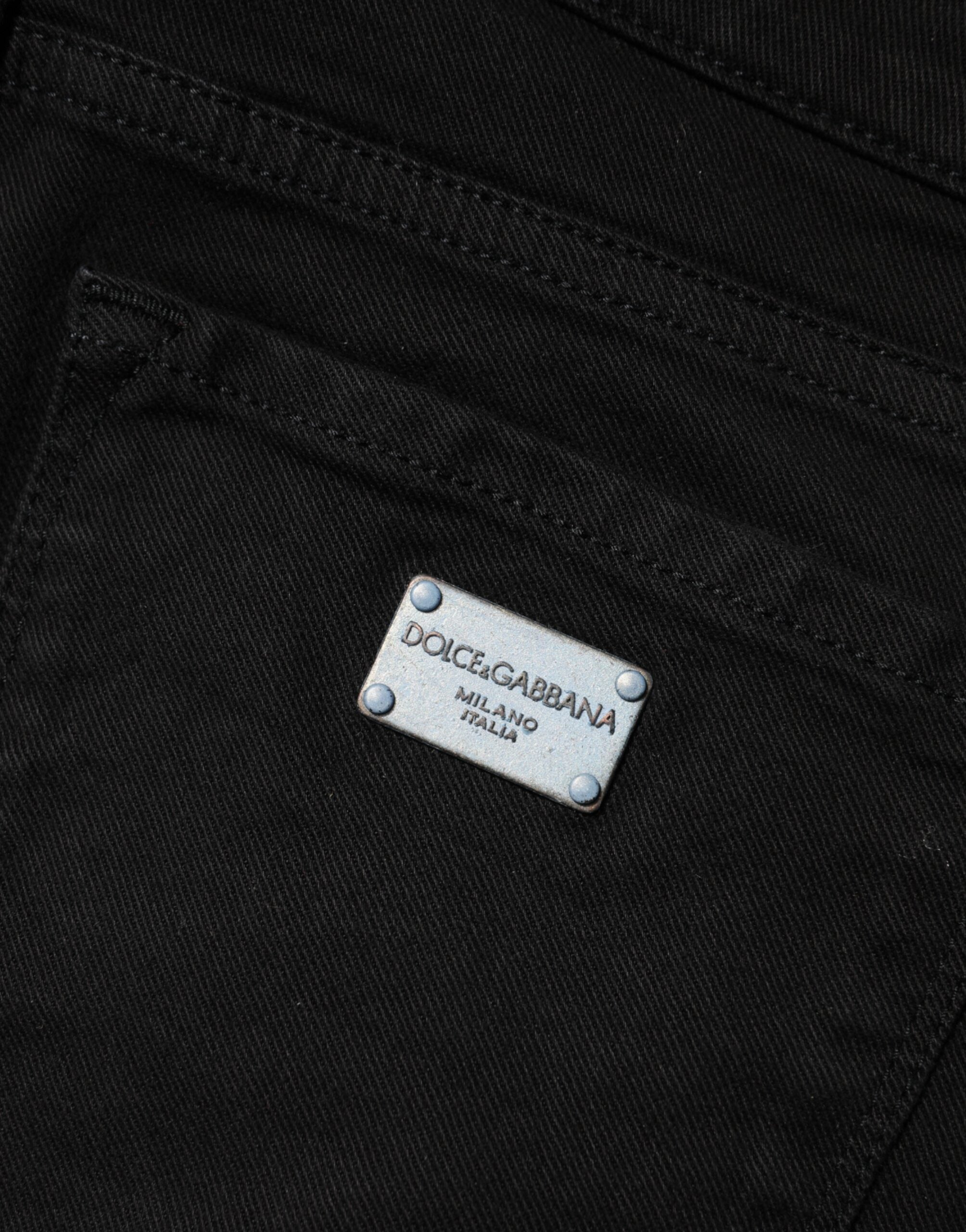 Pantalon skinny en denim noir en coton de Dolce & Gabbana, coupe ajustée et style moderne visible sur le mannequin.