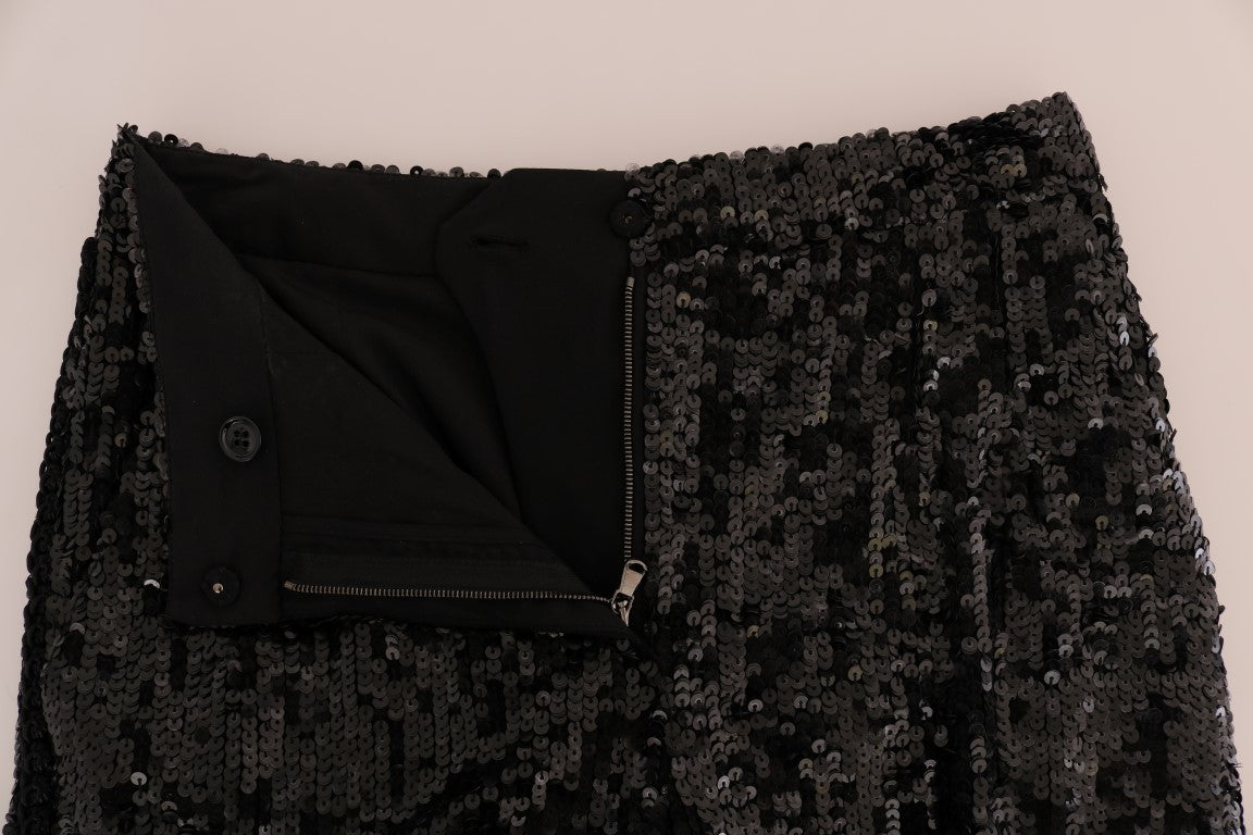 Shorts de mode noirs à sequins de Dolce & Gabbana, style élégant et brillant, avec détails scintillants visibles sur l'image.