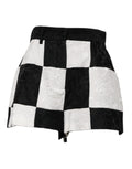 Pantalons courts Dolce & Gabbana en brocart floral noir et blanc, style élégant et tendance.