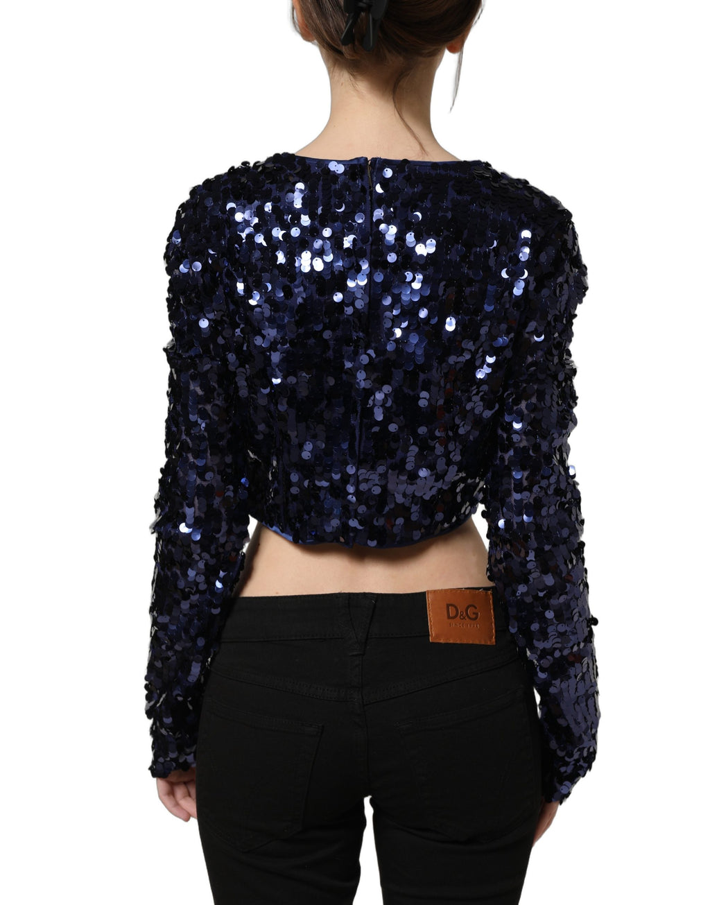 Haut court bleu à sequins à manches longues de Dolce & Gabbana avec détails élégants et tissu brillant.