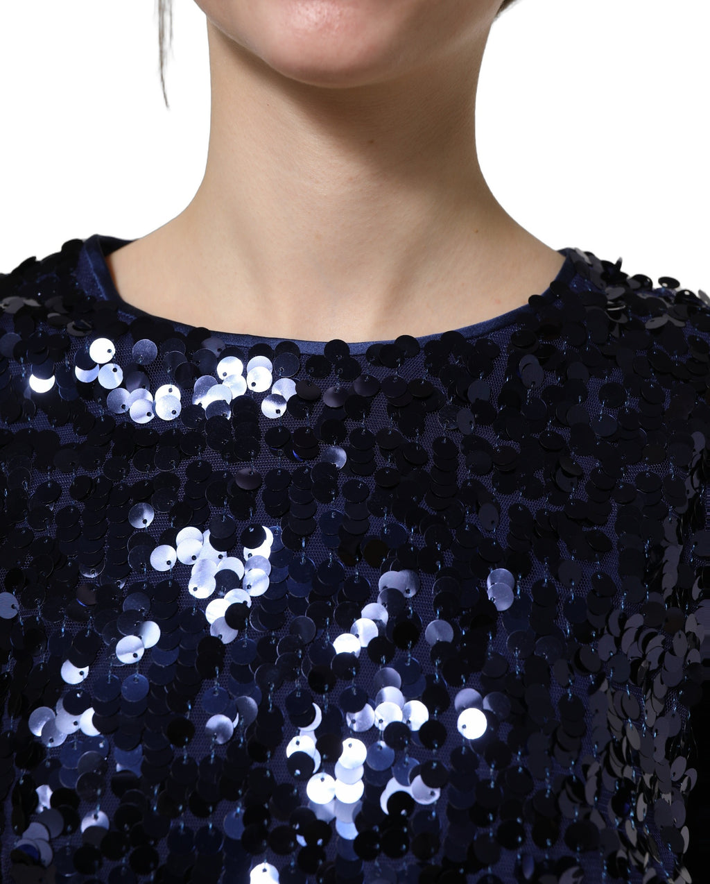 Brassière courte Dolce & Gabbana bleue à sequins à manches longues, élégante et brillante, vue de face.