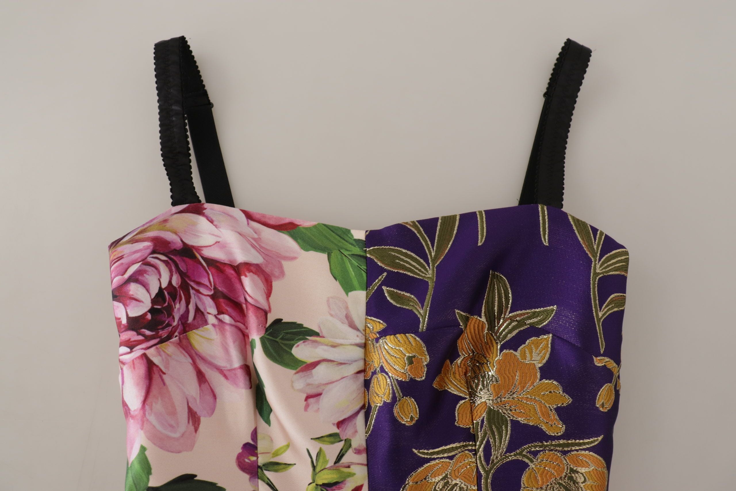 Robe midi Dolce & Gabbana en jacquard patchwork floral en soie, élégante et sophistiquée, avec motif floral coloré.