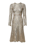 Robe longue Dolce & Gabbana en dentelle dorée à fleurs, à manches longues, coupe ajustée et évasée, élégante et sophistiquée.