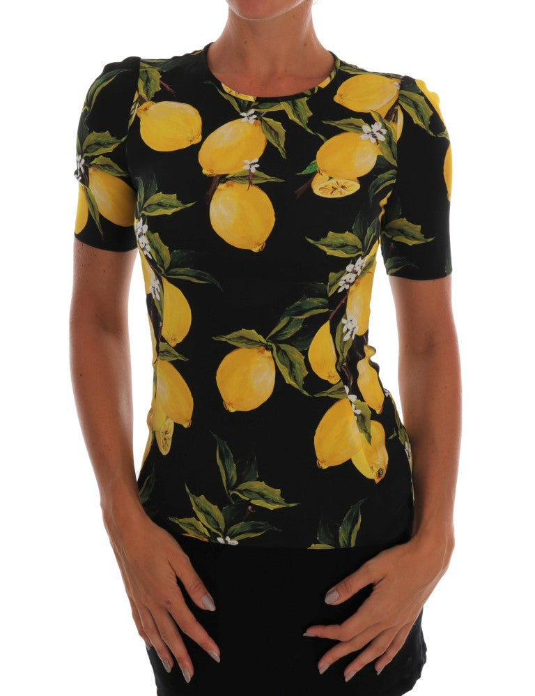 T-shirt en soie stretch multicolore avec citron Dolce & Gabbana, élégant et coloré, porté sur un mannequin blanc.