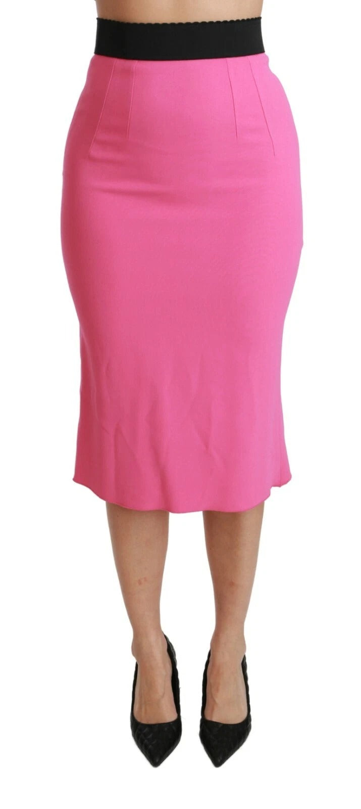 Jupe midi rose à taille haute en coupe crayon de Dolce & Gabbana, élégante et féminine, visible avec détails de couture.