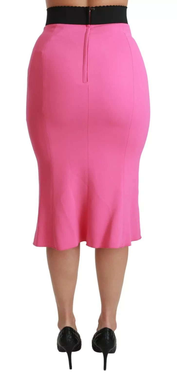 Jupe midi rose à taille haute, coupe crayon, de la marque Dolce & Gabbana, en tissu élégant et féminin.