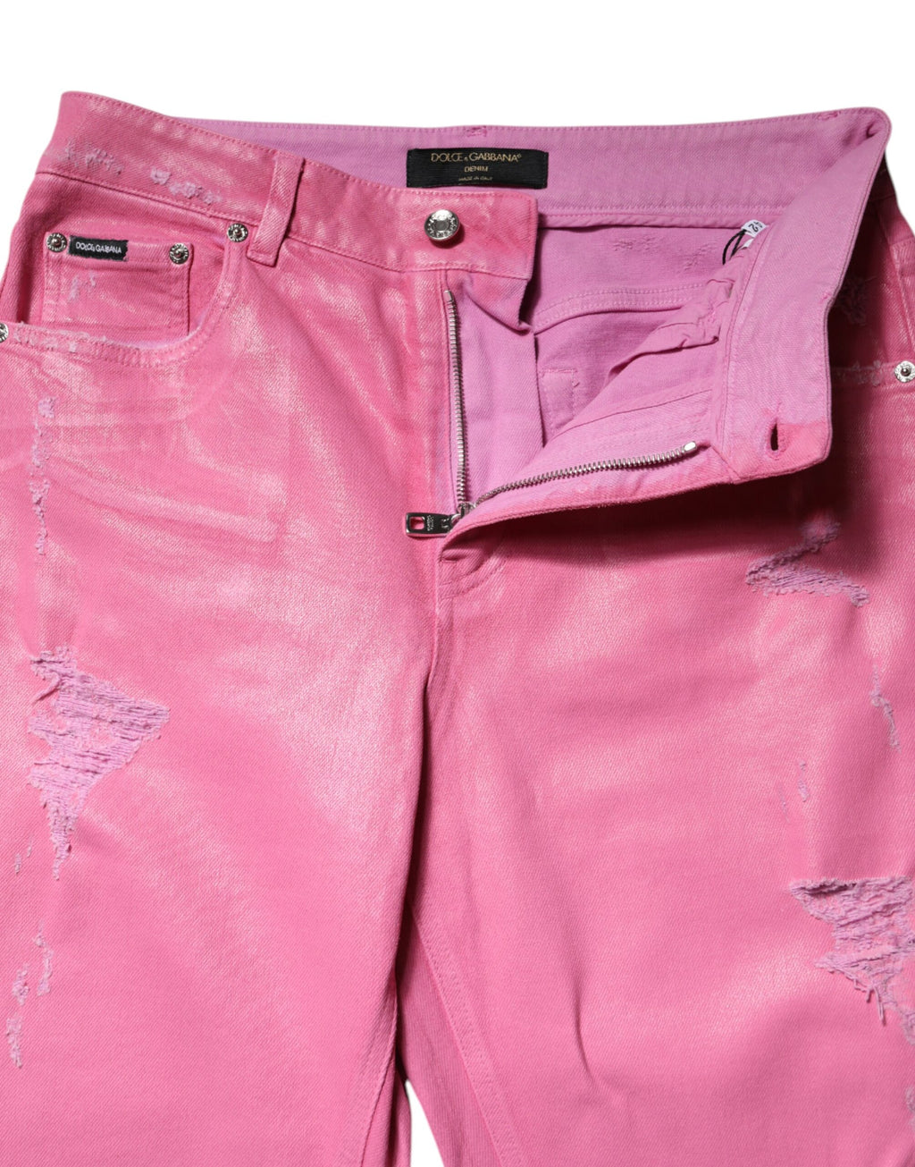 Jeans en denim rose Dolce & Gabbana à taille mi-hauteur, déchirés et fuselés, visibles sur l'image.
