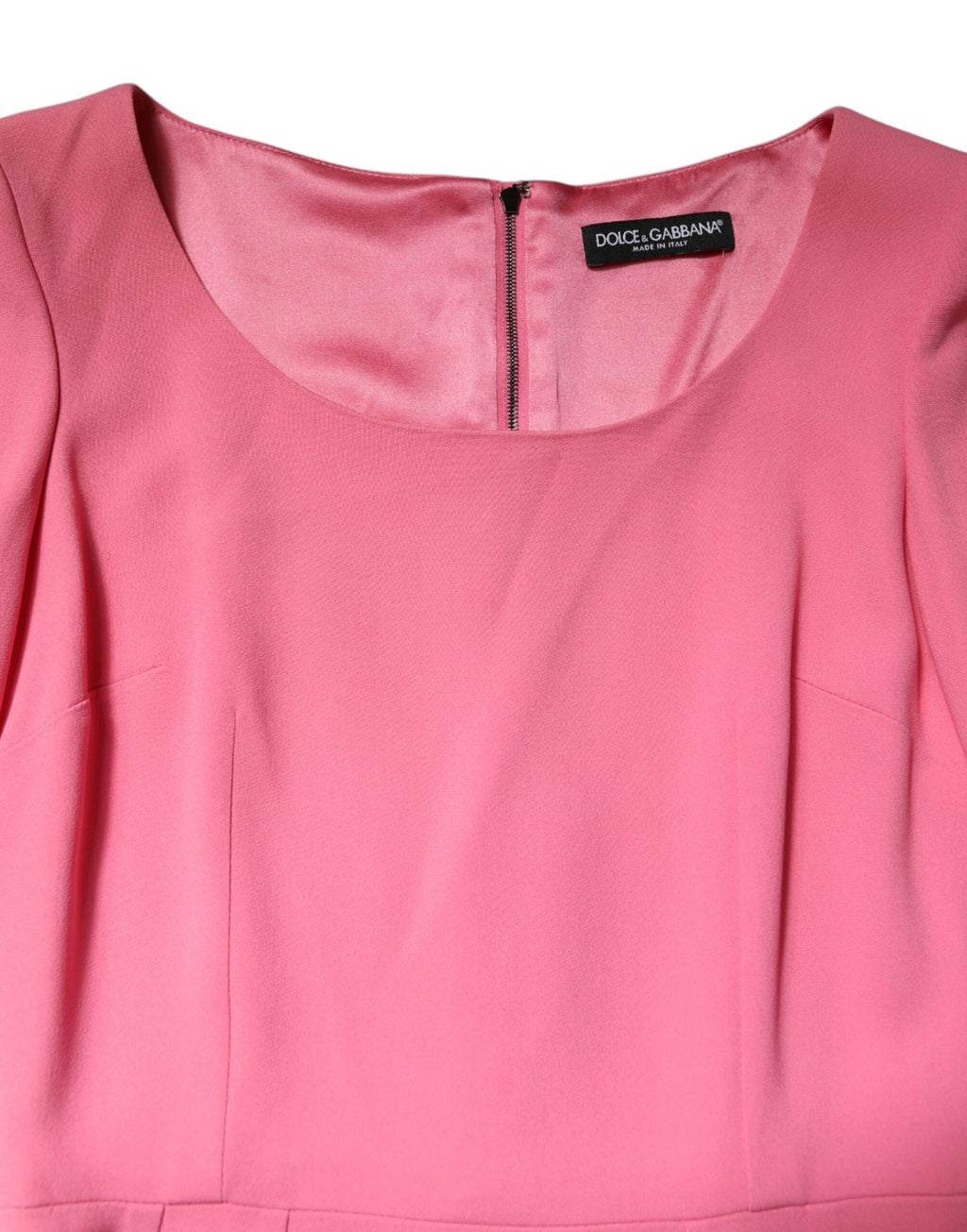 Robe midi rose en viscose à manches courtes de Dolce & Gabbana, coupe ajustée et élégante.