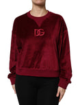 Pull en velours de coton rouge Dolce & Gabbana avec col rond, porté sur un mannequin.