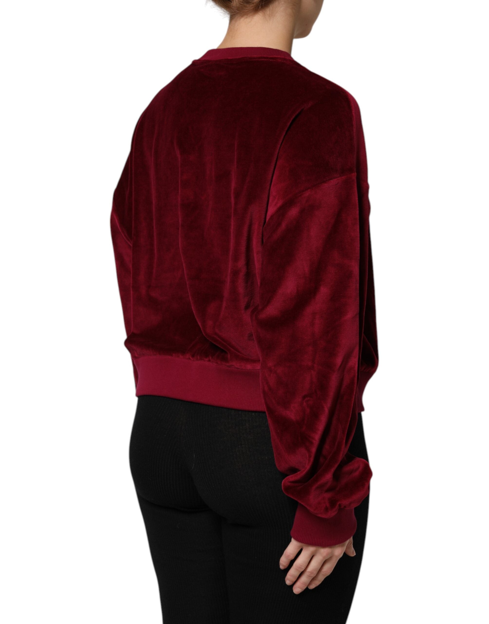 Pull en velours de coton rouge Dolce & Gabbana avec col ras du cou, image de face, détails du tissu visible.